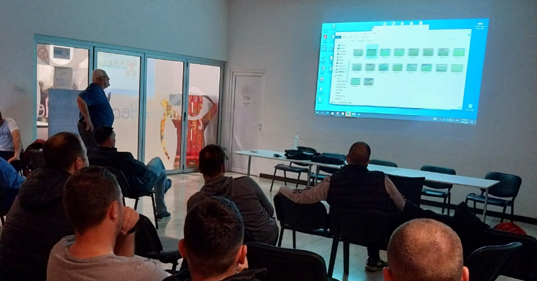 UDRUŽENJE TRENERA FSO OBRENOVAC U SARADNJI SA UDRUŽENJEM FUDBALSKIH SUDIJA ORGANIZOVALO PREDAVANJE NA TEMU „PRAVILA FUDBALSKE IGRE“