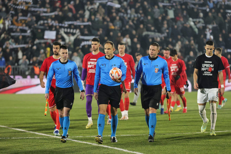 Budi i ti fudbalski sudija