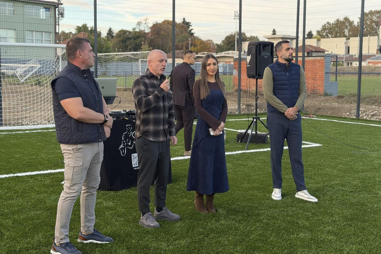 FUDBALSKI SAVEZ BEOGRADA NASTAVLJA SA ULAGANJIMA U INFRASTRUKTURU – NOVI MINI-PITCH TEREN U ZEMUN POLJU